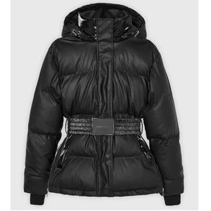 Maniere De Voir 	
MATTE & HIGH SHINE BELTED PUFFER JACKET - BLACK
